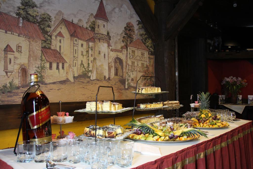 Eco Grill Hotel Restaurant Aquarius Lviv Exterior photo