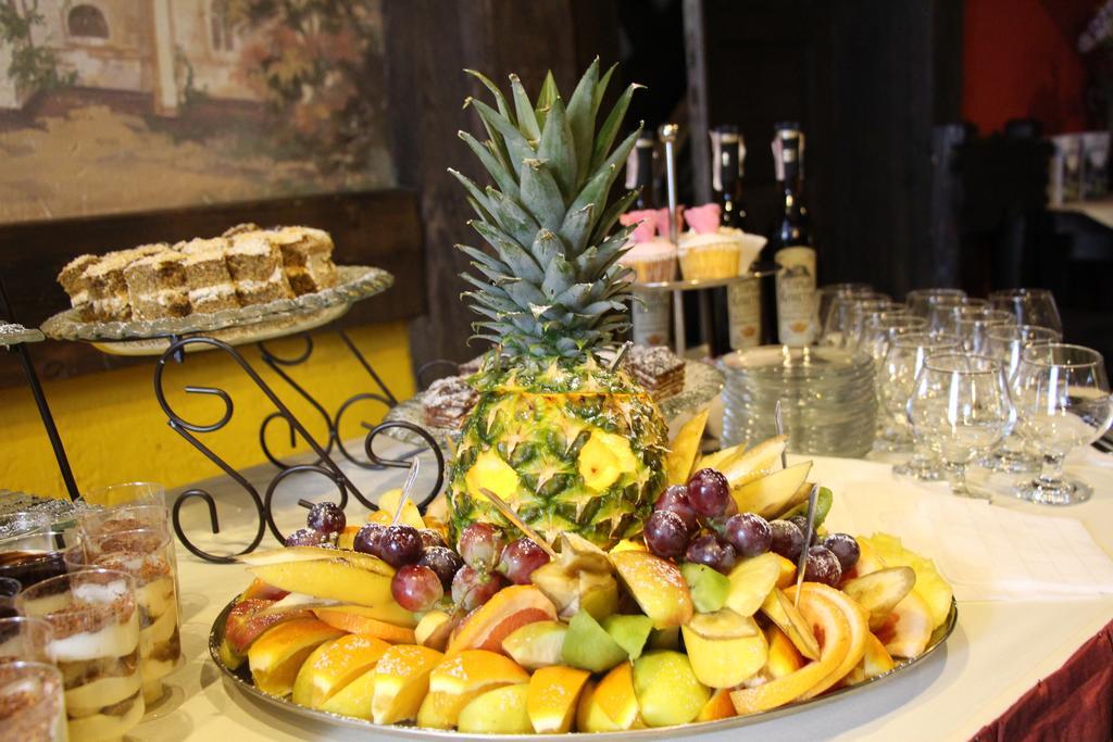 Eco Grill Hotel Restaurant Aquarius Lviv Exterior photo